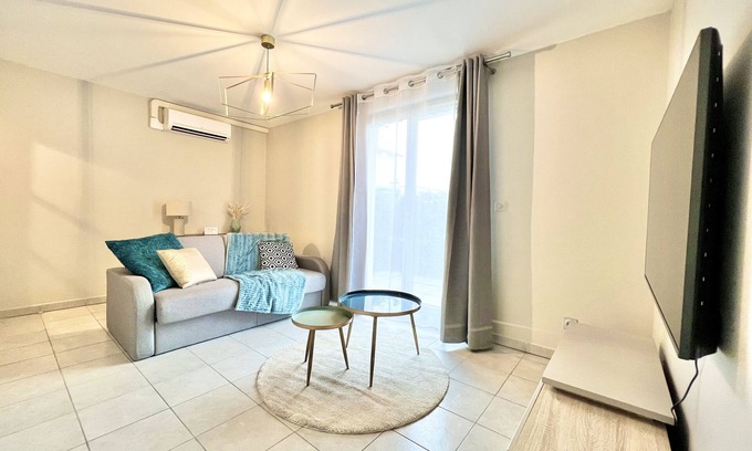 Champagne-au-Mont-d'Or Apartamento | Charming T2 with terrace and private parking