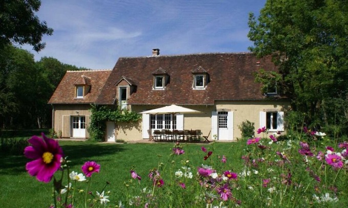 Malicorne Casa | Charming residence with private tennis court and very large heated swimming pool