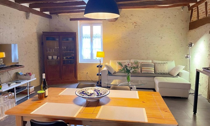 Feings Cabaña | Relájate en Feings: Gîte Moderno con Jardín, Chimenea, AC y Comodidades para Familias
