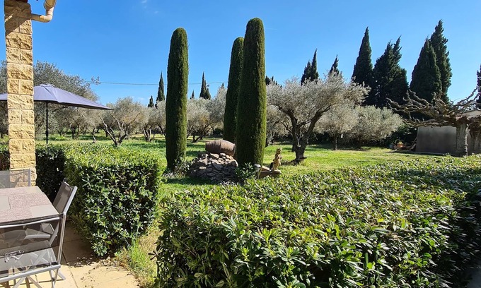 Saint-Etienne-du-Gres Casa | Charming home in the Alpilles