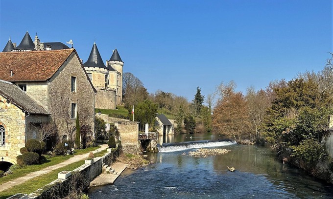 Verteuil-sur-Charente Casa | Cozy, tranquil hideaway located in France in the Cognac country