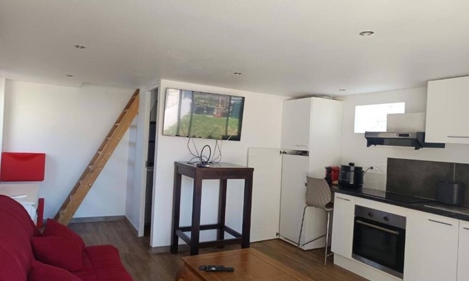 Carbon-Blanc Apartamento | Charming furnished outbuilding with terrace in Bordeaux