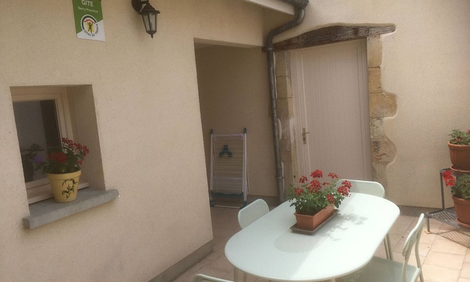 Dun-sur-Auron Cabaña | Gîte confortable avec cour close et garage, à deux pas des commerces, idéal pour découvrir le Berry