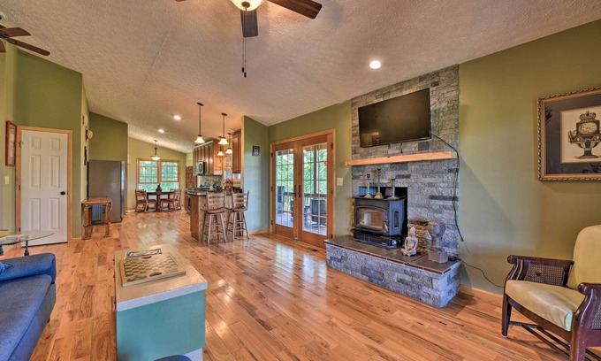 Galax Casa | Charming Galax Retreat w/ Wraparound Deck!