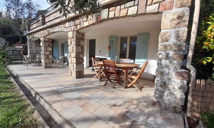 Bargemon Apartamento | Charming Garden apartment in delightful Bargemon