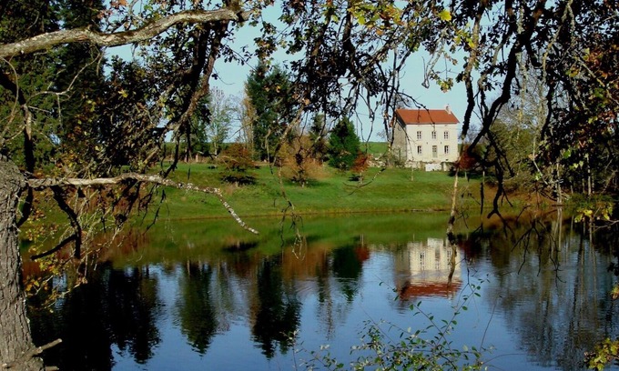 Peyrat-la-Noniere Cabaña | Casa rural con encanto 4 orejas Peyrat Nonière el dominio con lago de pesca-Château