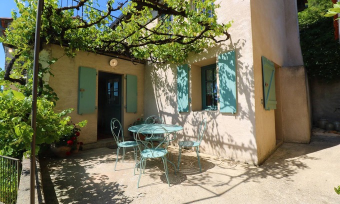 Saint-Cyprien Casa | Charming gite ideally situated in the heart of the Black Perigord.