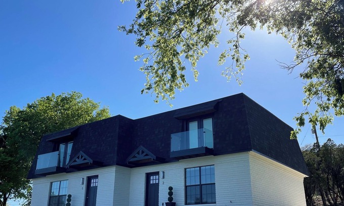 Wetmore Casa | Charming Glass Balcony Townhome near Six Flags and City of Boerne