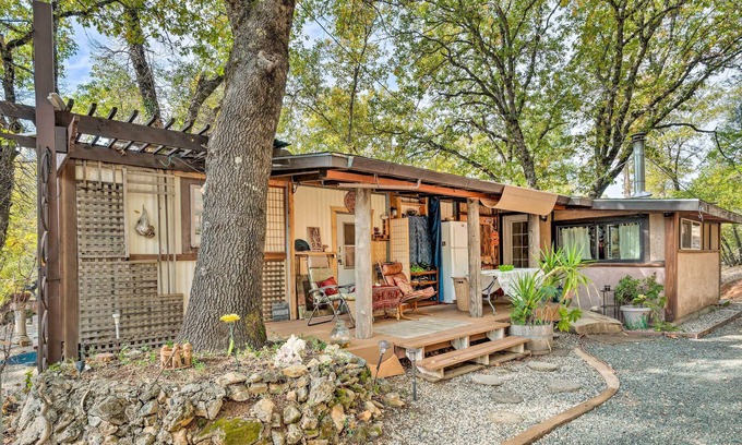 Grass Valley Cabaña | Charming Grass Valley Getaway on 6 Acres!