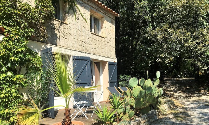 La Boissiere Casa | Encantadoras habitaciones en dependencias con terraza y jardín privado.