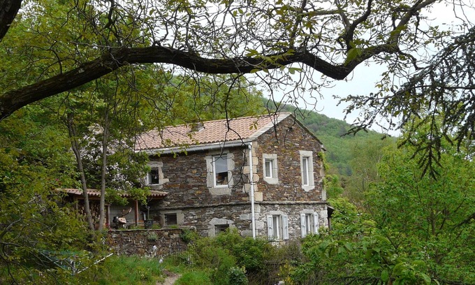 Vialas Casa | HABITACIÓN CON ENCANTO PARA 2 PERSONAS EN CEVENNES LOZERIENNES