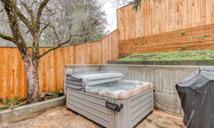 Hood River Casa | Charming guest suite in the heart of downtown with hot tub & large patio