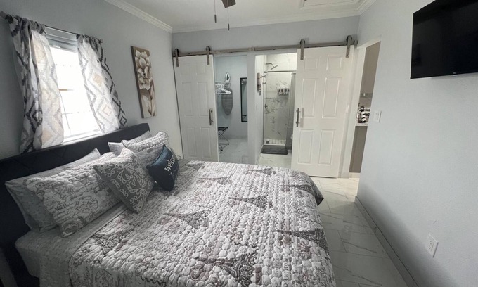 Lakeland Apartamento | Charming guesthouse A 1-bedroom apartment in enjoyable Lakeland with AC