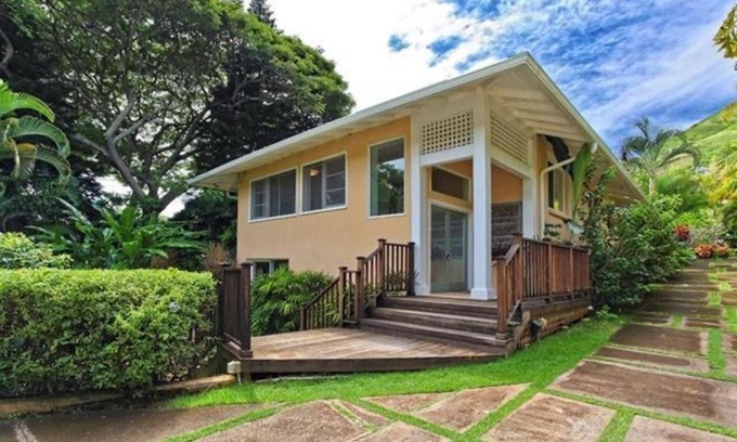 Coconut Grove Apartamento | Charming Hale Mokolea in Lanikai 2BR 2BA Full Kitchen