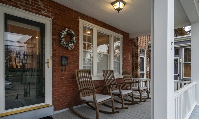 Ardmore Casa | Charming Heart of Ardmore Home Sleeps 7
