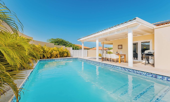 Washington Villa | Charming hideaway 2 min to Beach