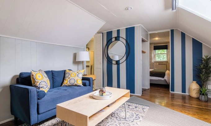 West Plaza Casa | Charming Hideaway Near Food and Fun | 16