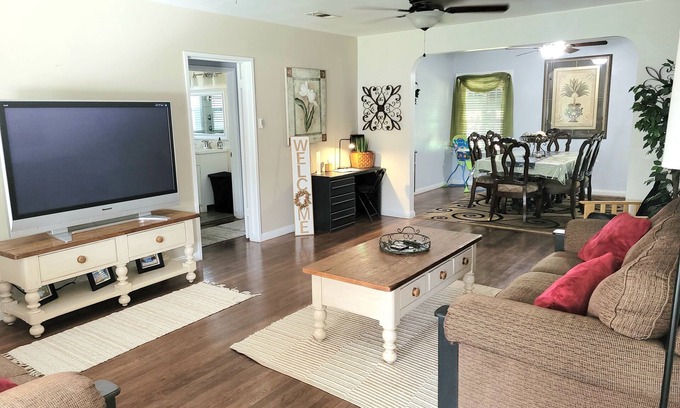 Bakersfield Casa | Charming Hideaway