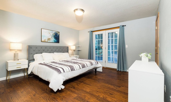 Hillsboro Casa | Charming Hillsboro Retreat on Windstone St Awaits Your Arrival - Book Now #41769