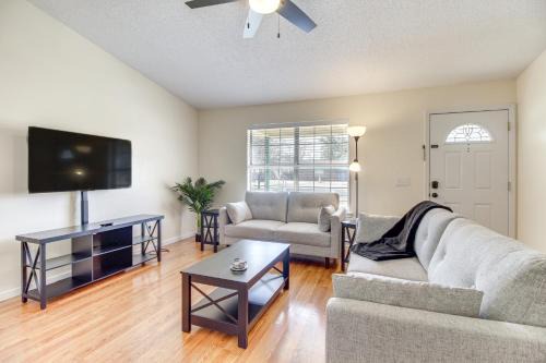 Hinesville Casa | Charming Hinesville Home Less Than 6 Mi to Fort Stewart