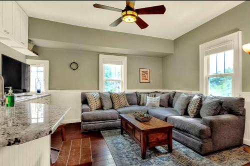 Lakeland Casa | Charming Historic 2-story Carriage House located in Downtown Lakeland walking distance from FSC!