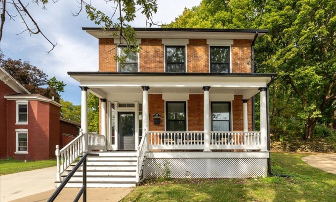 Galena Casa | Charming Historic Gem in the Heart of Galena!