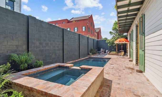Seventh Ward Casa | Charming Historic House w Pool & Hot Tub 5 BR|3 BA