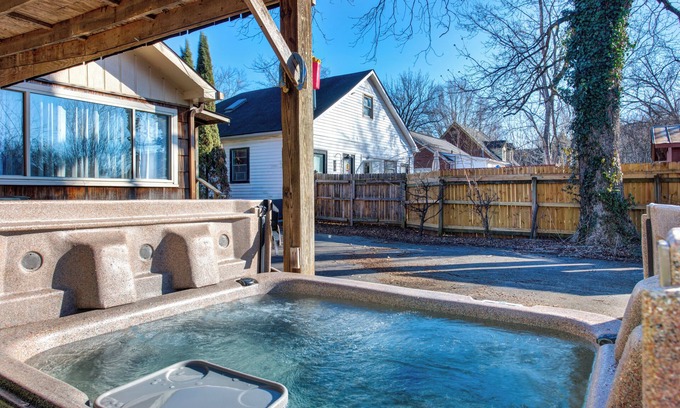 Sevierville Chalet De Esquí | Charming historic house with 3 Bedrooms. Minutes from Dollywood!