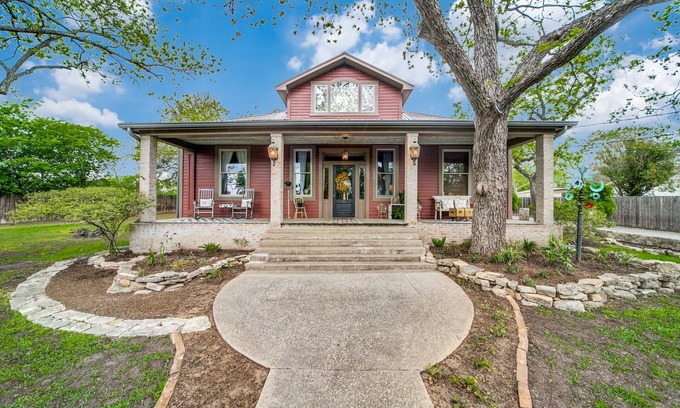 Boerne Otro | Charming, Historic Home / sleeps 7