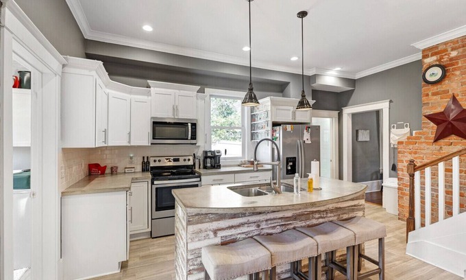 Carthage Casa | Charming Historic Home in Downtown Carthage – Walk to Coffee, Breweries & More!