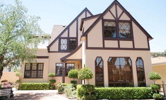 Lompoc Casa | Charming Historic Lompoc Home. Central Coast Wine Country, Pet Friendly
