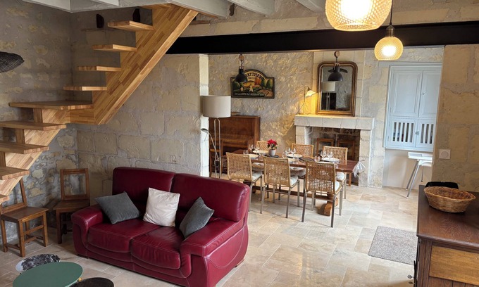 Cravant-les-Coteaux Casa | Charming house in the wine-growing village of Cravant les Coteaux.