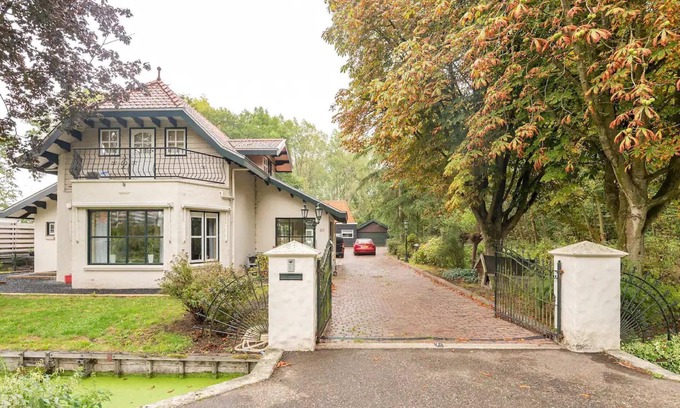 Ijsselmonde Casa | Charming holiday home in Poortugaal with garden