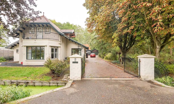 Ijsselmonde Casa | Hermosa casa de vacaciones en Poortugaal con jardín