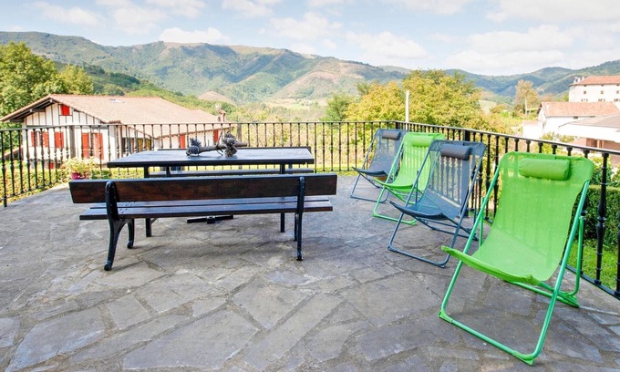 Arantza Casa | Encantadora casa de vacaciones en Arantza cerca del bosque