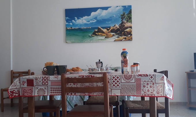 San Foca Apartamento | Casa de vacaciones con cocina y salón y balcón delantero y trasero en San Foca