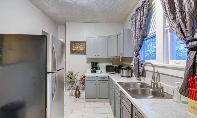 Crosstown Cabaña | Charming Home: 2 Mi to Downtown Memphis & Zoo