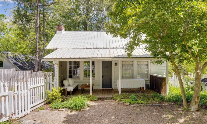West Side Historic District Cabaña | Charming Home < 2 Mi to Downtown Hendersonville!