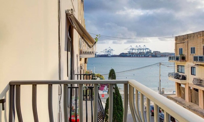 Il-Qajjenza Apartamento | Charming home Apt with private balcony in B'Bugia