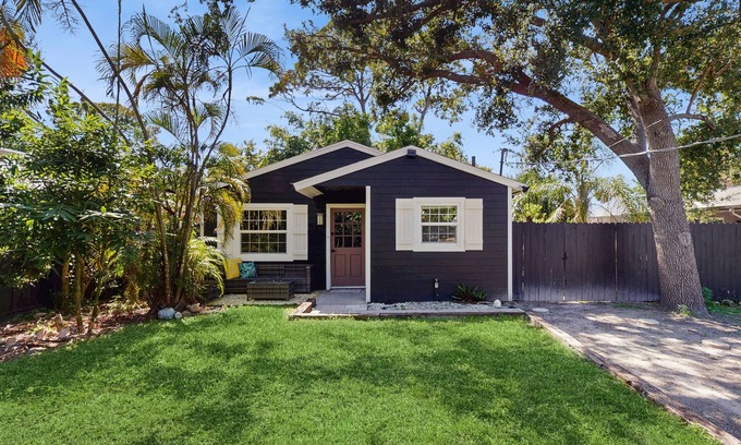 Ridge Wood Heights Casa | Charming home centrally located and family friendly, close to beaches and Gulf