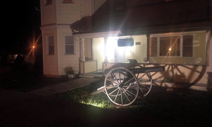 Rowlesburg Casa | Charming home in a historic Civil War town. Families welcome!