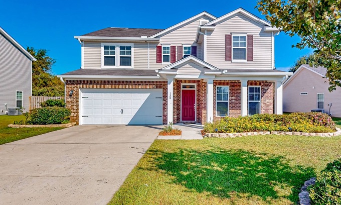 Port Wentworth Casa | Charming home in great location with fenced yard, AC, & W/D