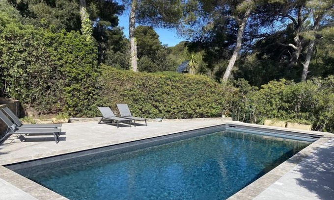 Giens Villa | Charming home in Hyères