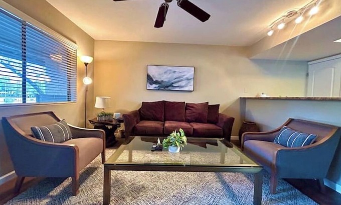 East Mesa Condominio | Charming Home | King Bed, Pool, Hot Tub, Fireplace
