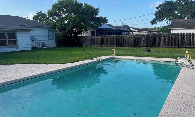 Del Mar Casa | Charming Home Near Ocean Dr. Pool, BBQ, Coffee Bar & More!