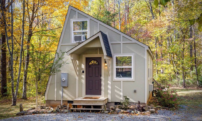 Hood Casa | Charming Home near Skyline Drive