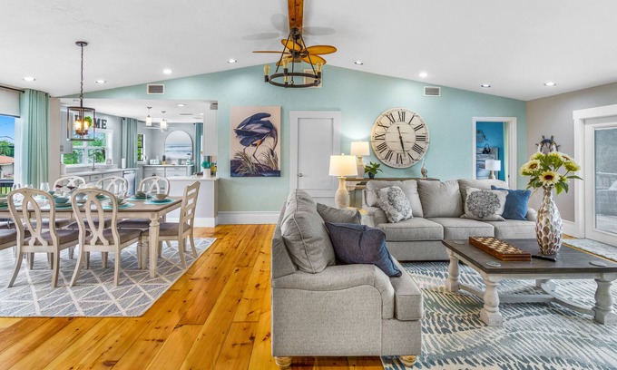 Memphis Casa | ☆Charming Home♡ Near Anna Maria Beach♡ Heated Pool+Games☆