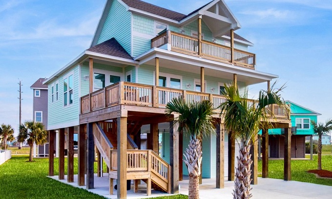 Pointe San Luis Casa | Charming home w/ shared pool, nearby beach, & covered patio with bay views