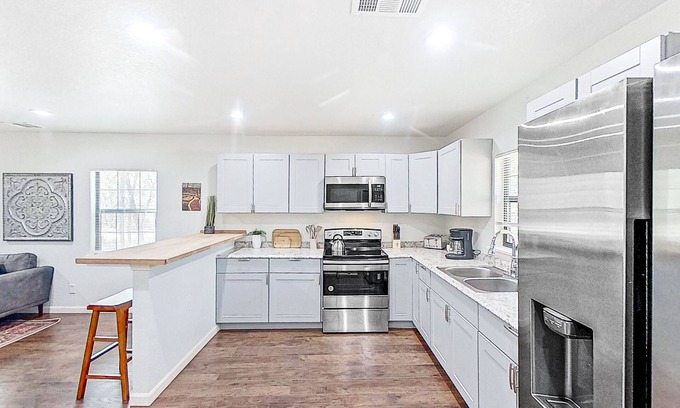 Blanco Cabina | Charming home with grill, full kitchen, central AC, & W/D