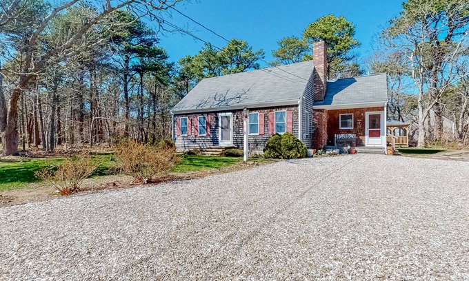 Eastham Casa | Charming home with WiFi, gazebo, deck, gas grill, & great location - dogs OK